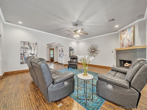 3rd image of 18808 E Crooked Oak Dr