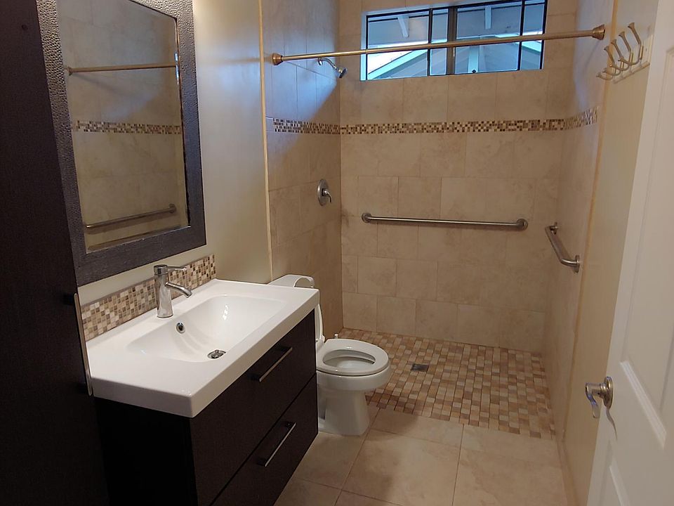 1st image of 2931 Coventry Cir