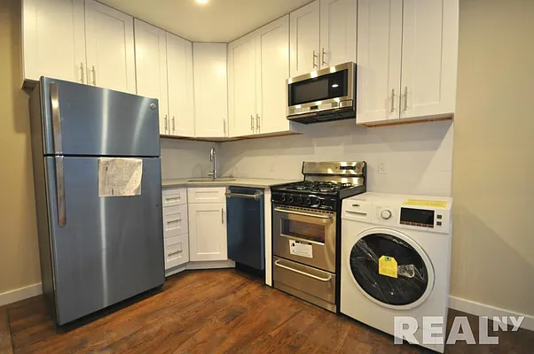 Rented by REAL New York | media 37