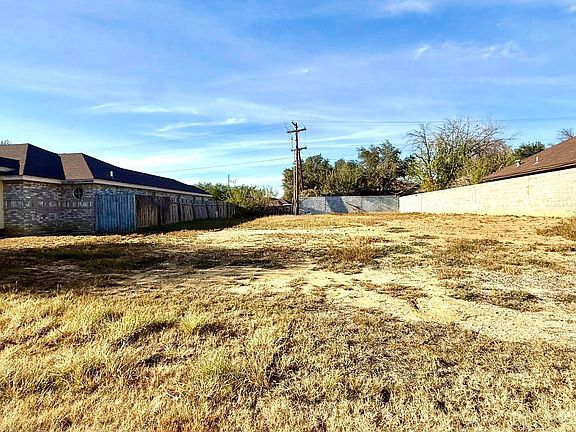 3rd image of 416 Saint Croix Dr