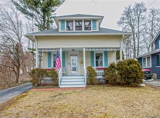 9 Elizabeth St, Trumbull, CT 06611