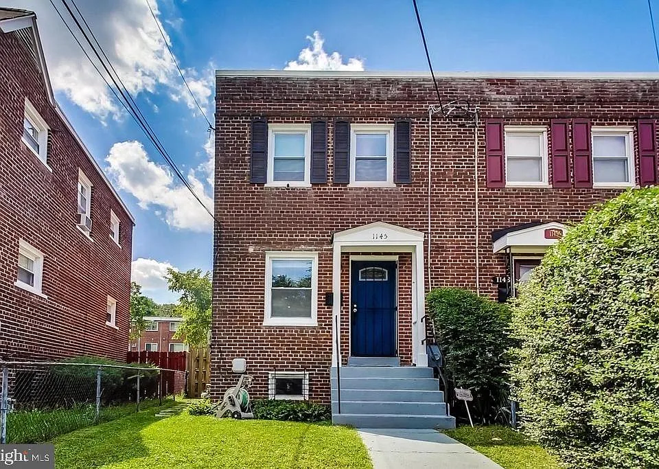 1145 46th Pl SE