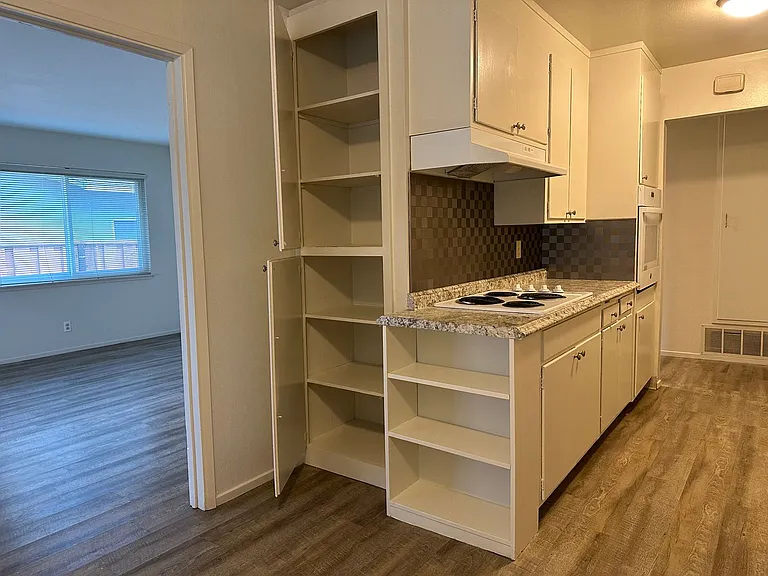 7547 Defoe Dr — Photo 3