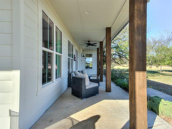 4th image of 3600 72nd Ave NE