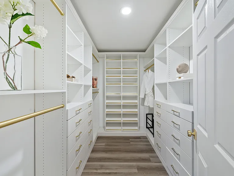 22928 Leonora Dr — Photo 9
