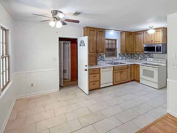 2nd image of 2627 Fisk Rd