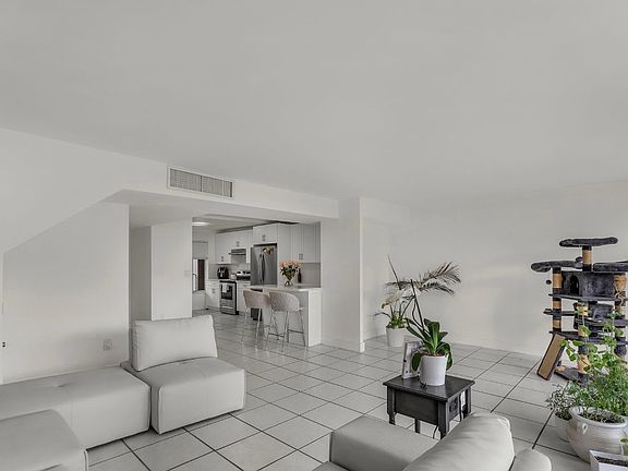 4th image of 9210 Fontainebleau Blvd #123
