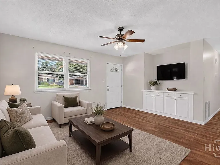 3 bed, 1311 sqft, $2,500 — Photo 3