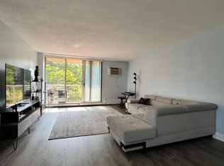 2222 S Stewart Ave APT 2B, Lombard, IL 60148