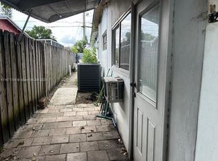 6458 Evans St, Hollywood, FL 33024