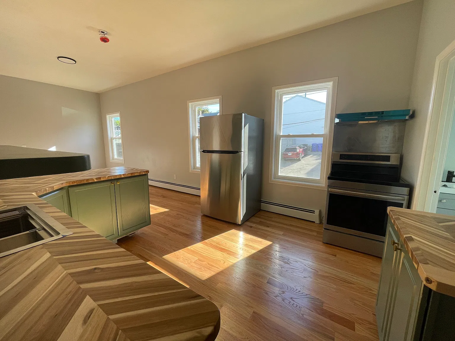 Studio, 425 sqft, $1,325 — Photo 3