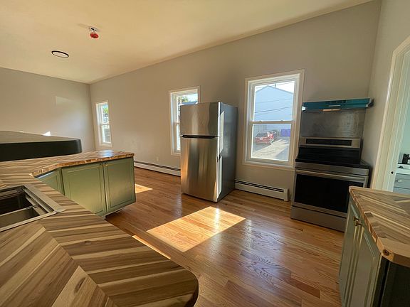 3rd image of 151 Warren Ave APT 2