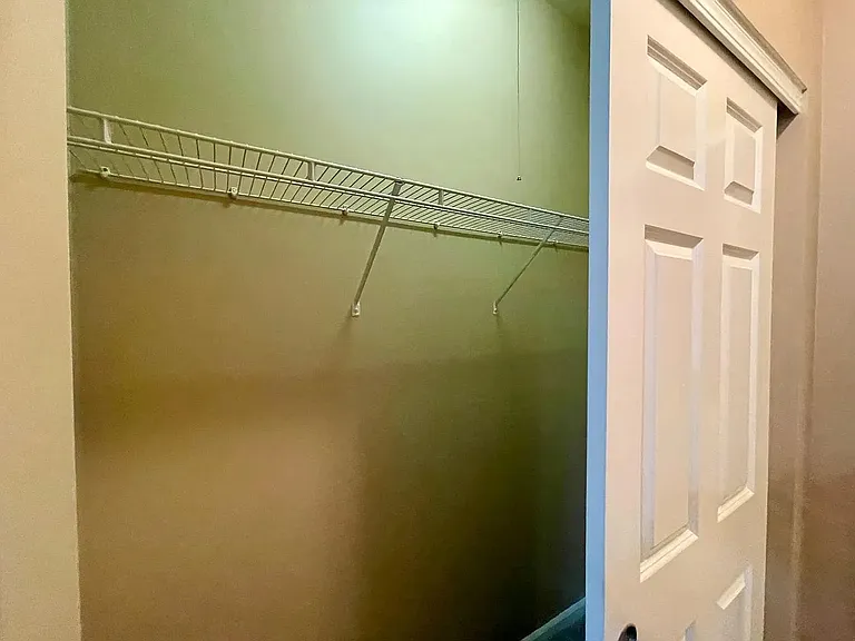 526 Grosvenor Ln — Photo 17