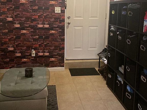 2nd image of 25 Kenilworth Ave Floor 1