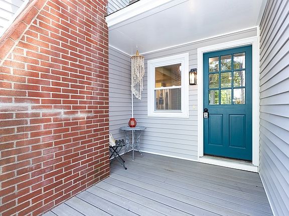 3rd image of 37 Iris Ave