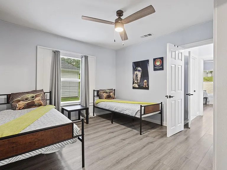 724 E Woodard St — Photo 14