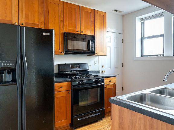 5th image of 2508 W Catalpa Ave #3