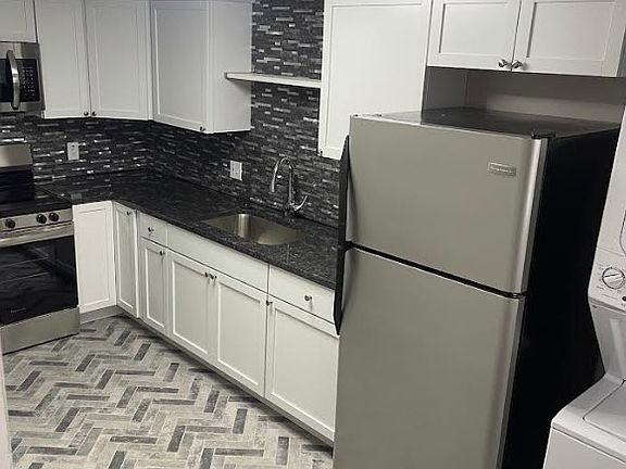 5th image of 636 Elm Ave #C