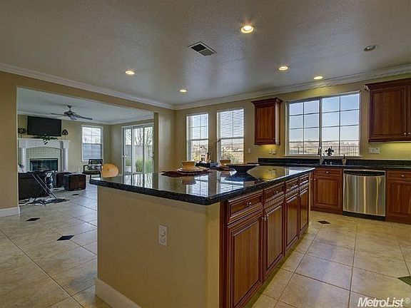 5th image of 6161 Edgehill Dr