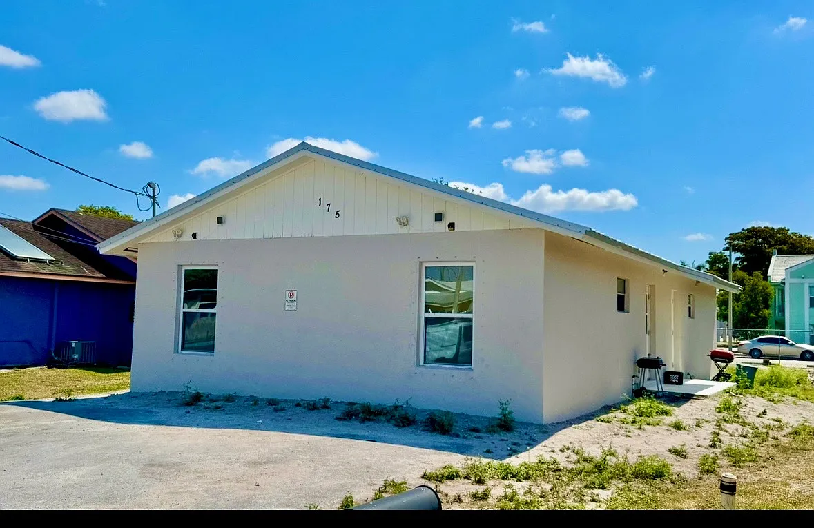 Property Photo - 175 SW 10th Ave #1