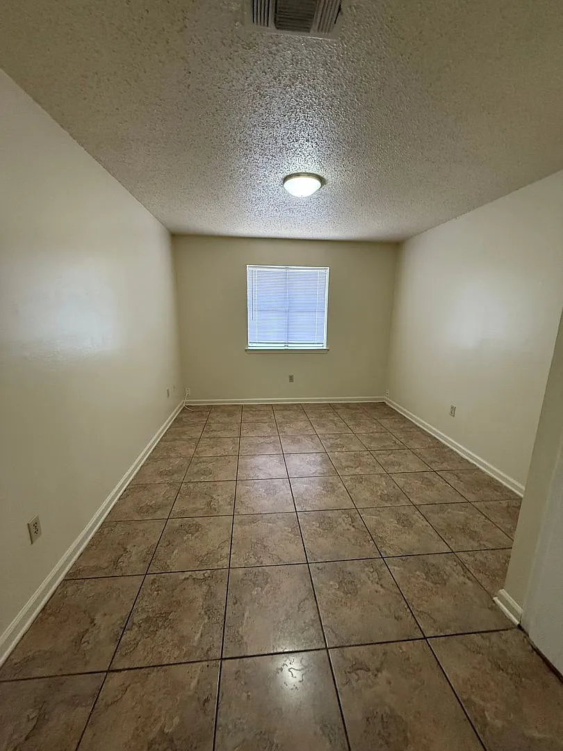 G1 8656 Gsri Ave. — Photo 4