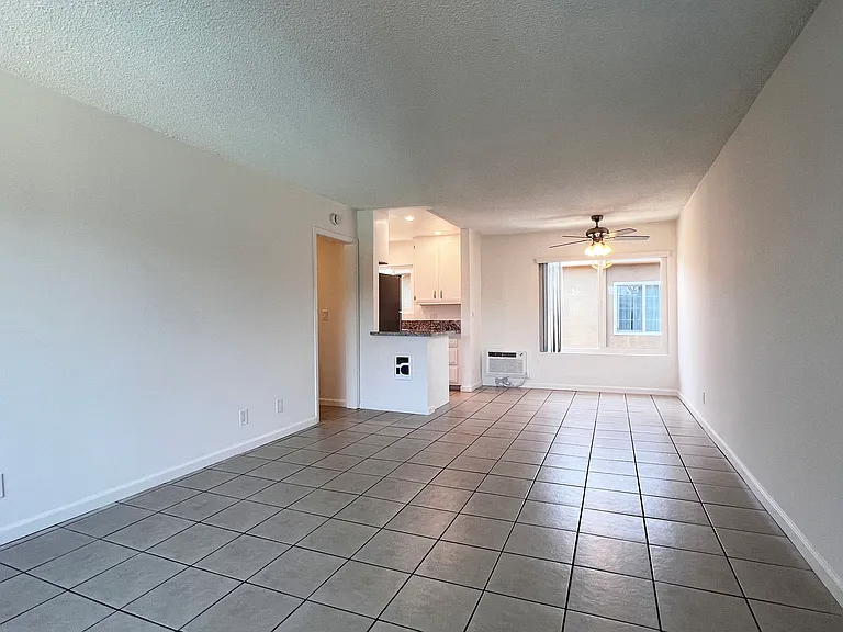 1419 S Orange Ave #15 — Photo 4