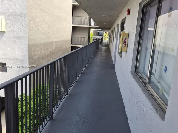 8010 Hampton Blvd APT 301, Pompano Beach, FL 33068
