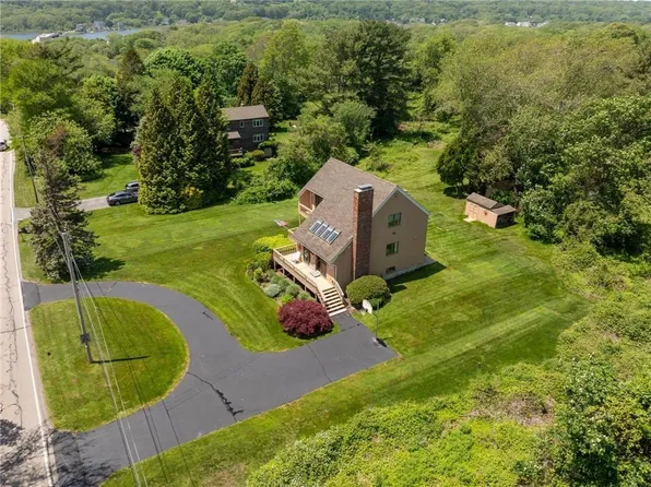 7 Middlebridge Rd, Narragansett, RI 02882