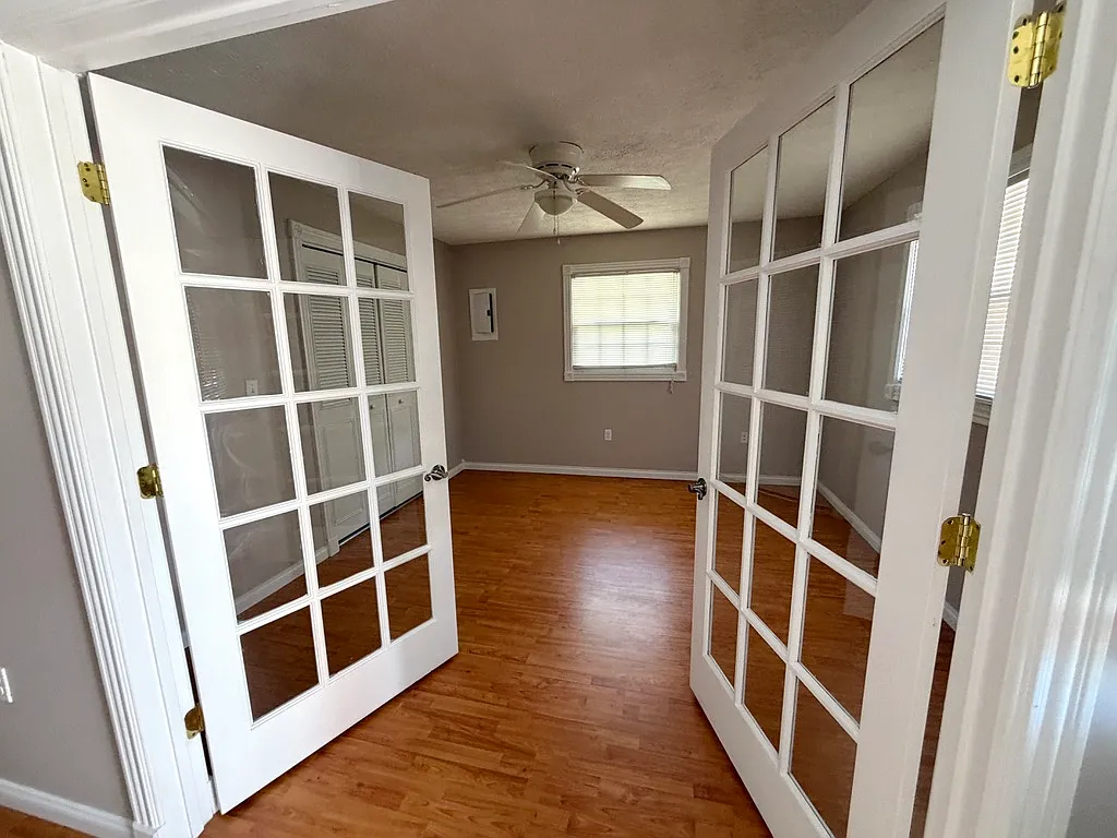 119 Lookout Street - 1 — Photo 3