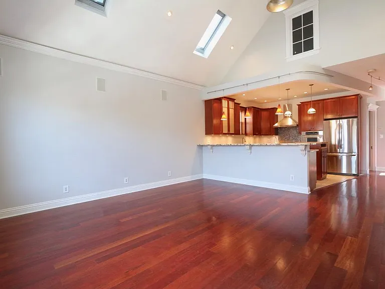 2131 W 18th St #2 — Photo 6