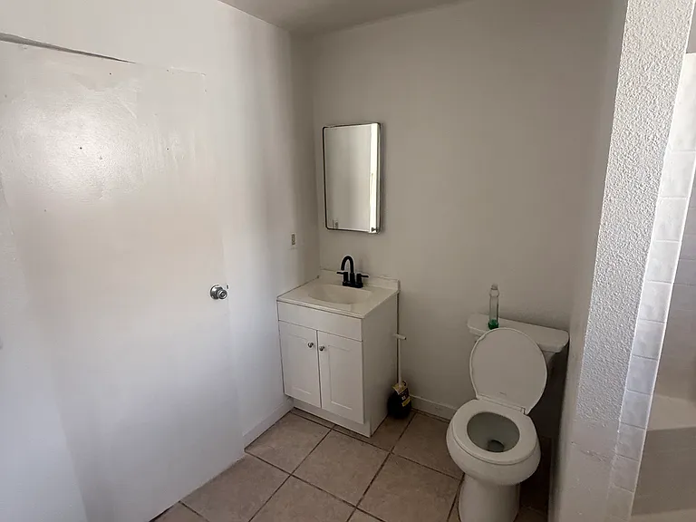 325 N 11th St #B — Photo 8