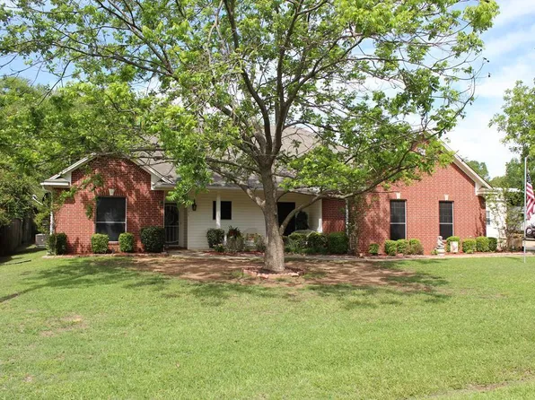 301 San Jacinto St, Maud, TX 75567