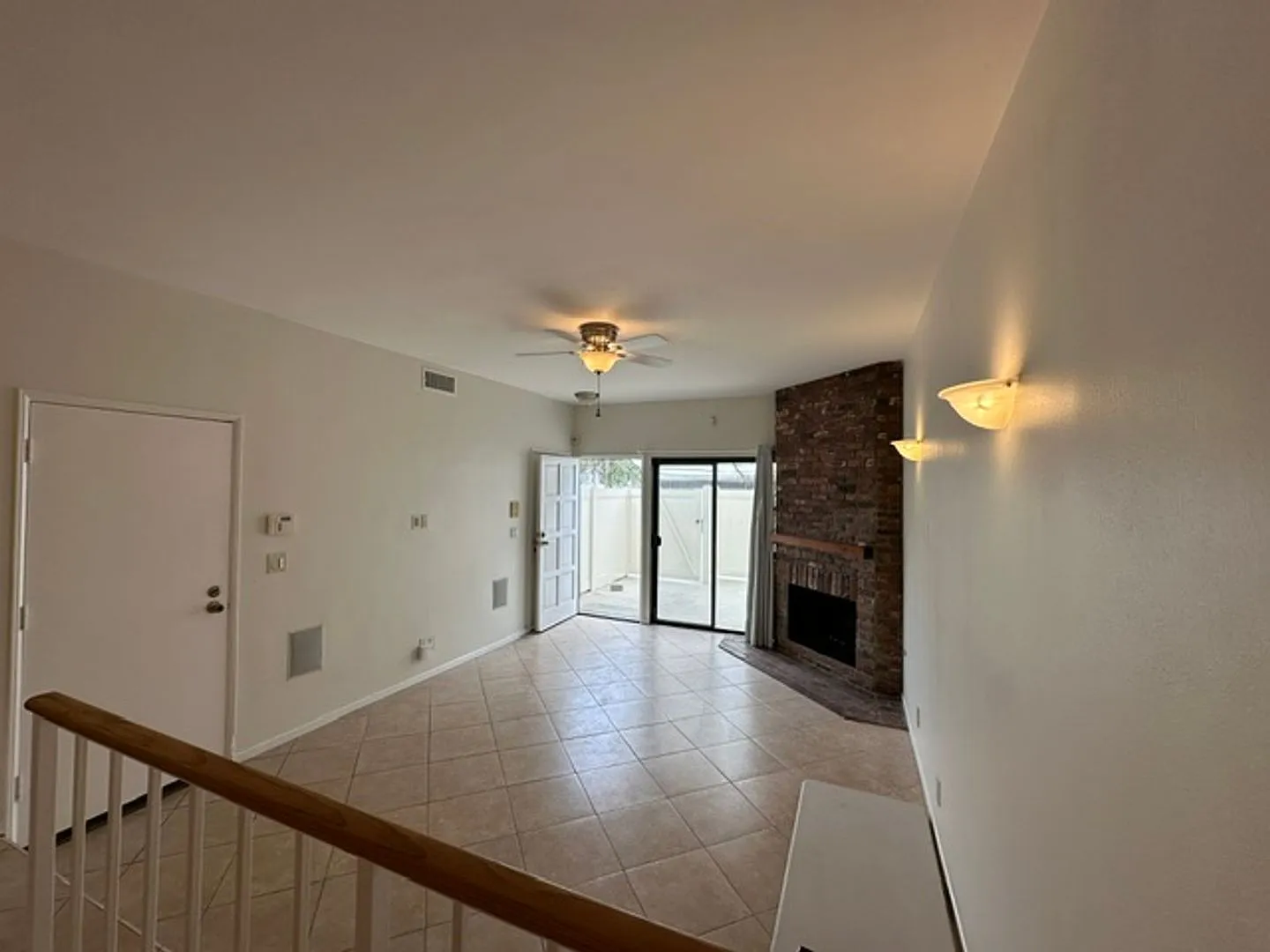 Calabasas 2+3 with bonus room located in a great community — Photo 4