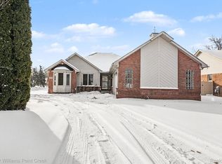 3090 Brysons Cove Dr, Warren, MI 48092