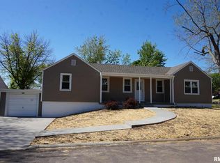 1000 Oxford Ave, Pekin, IL
