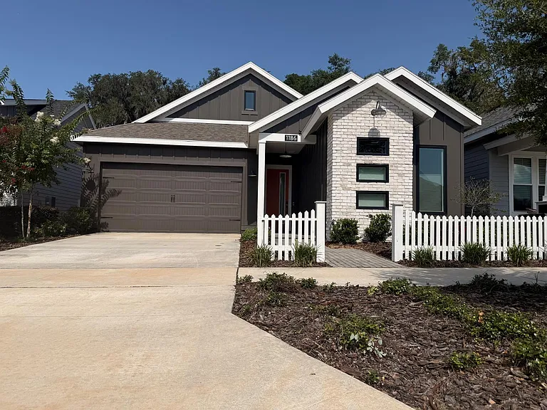 1186 NW 132nd Blvd — Photo 2