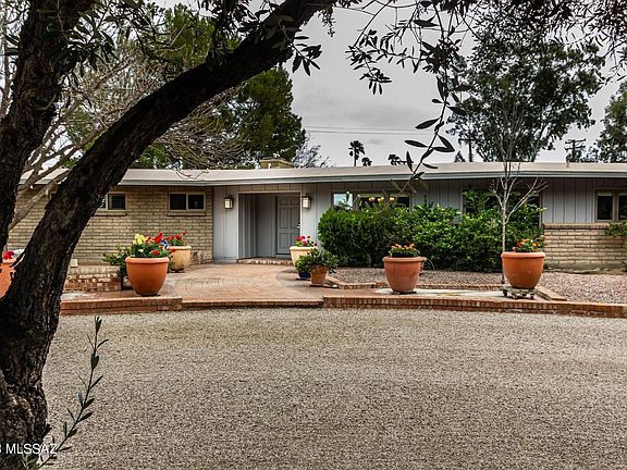 4th image of 2510 N Santa Lucia Dr