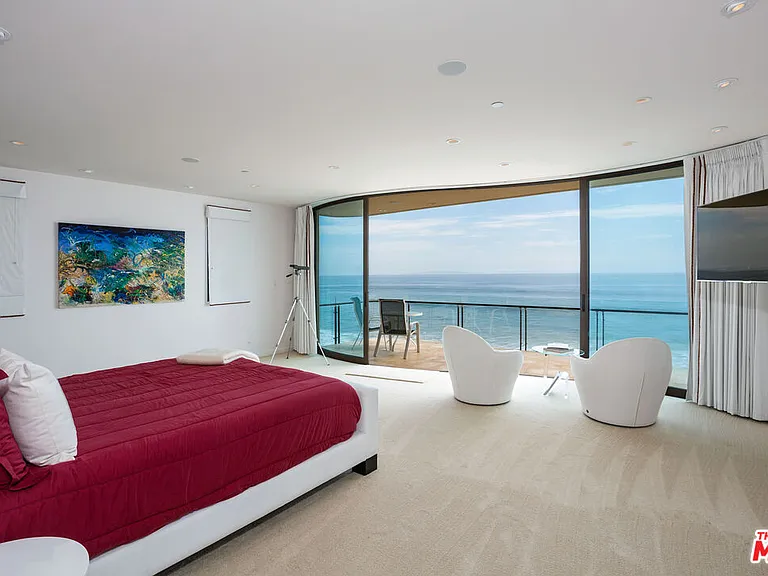 24230 Malibu Rd — Photo 16