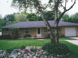 1205 Meadowlane Dr SE, Kentwood, MI 49508