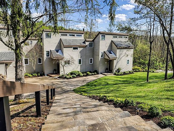 2nd image of 2 Valley Village Rd