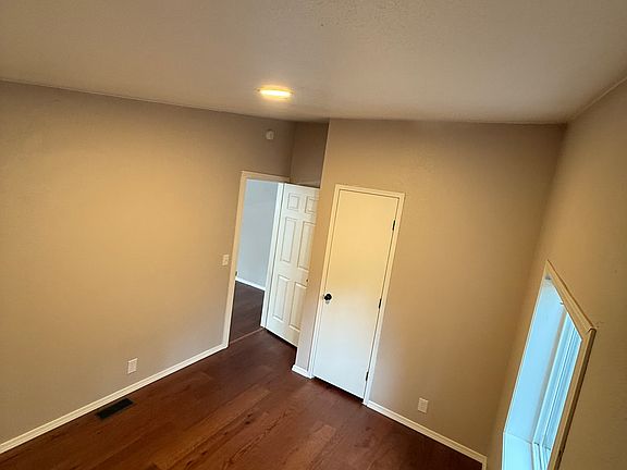 5th image of 3945 Trenton Ave NE