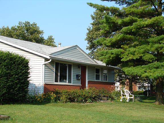 2nd image of 1411 Chelmsford Sq N