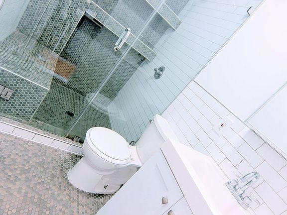 2nd image of 224 E 59th St #4FFE