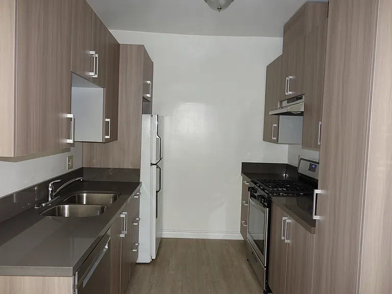 3352 Rowena Ave — Photo 7