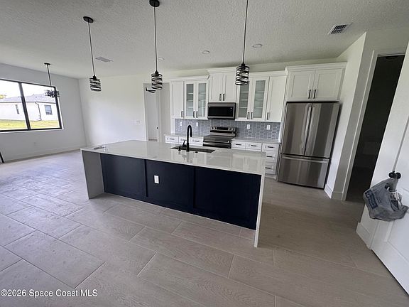 4th image of 1478 Summer St SE