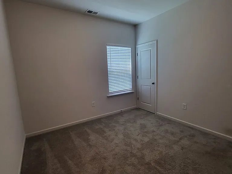 11810 Titan Ave — Photo 16