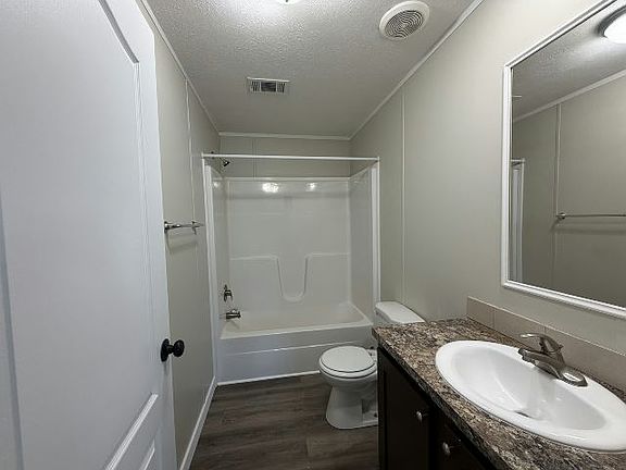 5th image of 1853 Marquette Ave #206