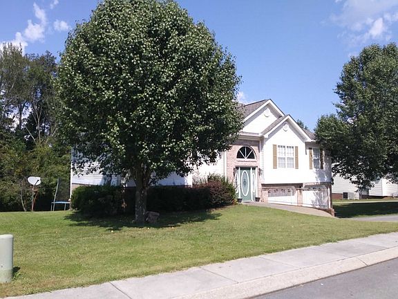 3rd image of 67 Creekview Dr