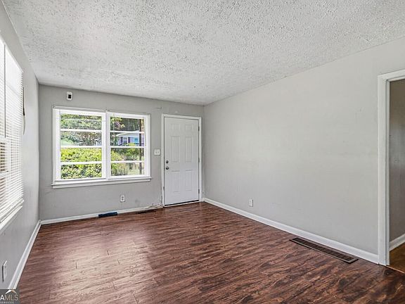 3rd image of 297 Reed St