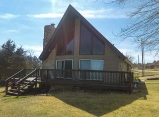 11208 Hawthorne Ln, Manhattan, KS 66503